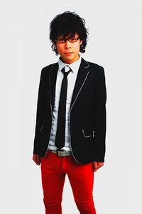 �}���`�X�^�C����q